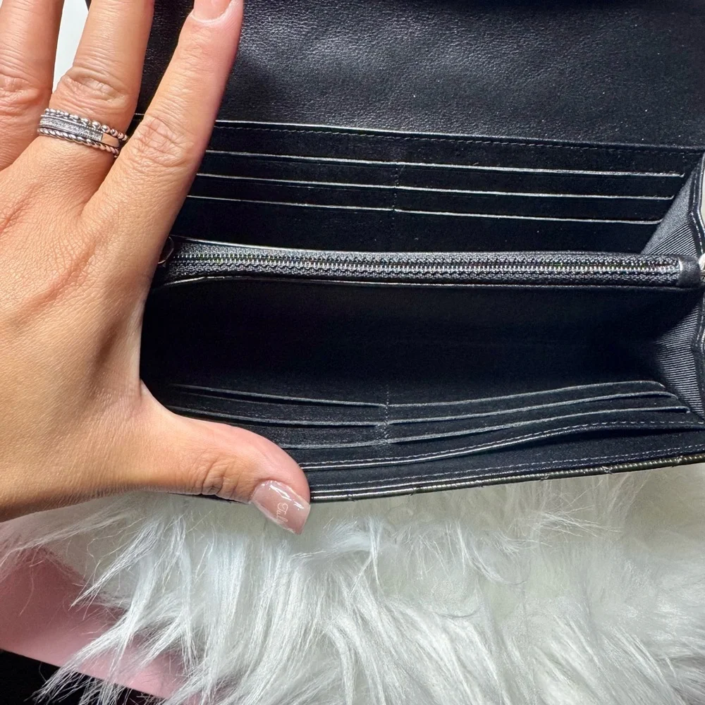 Chanel Black Quilted Wallet - Picture 5 of 8